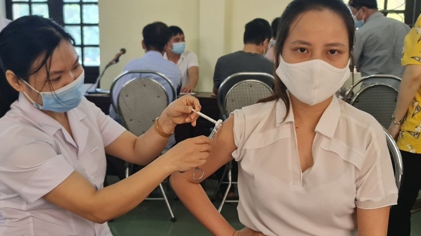 covid19 ngay 304 gan 2000 ca mac moi 3 ca tu vong va 654 nguoi khoi benh