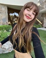Thần thái đỉnh cao và vóc dáng quyến rũ của 'em út' Lisa BlackPink