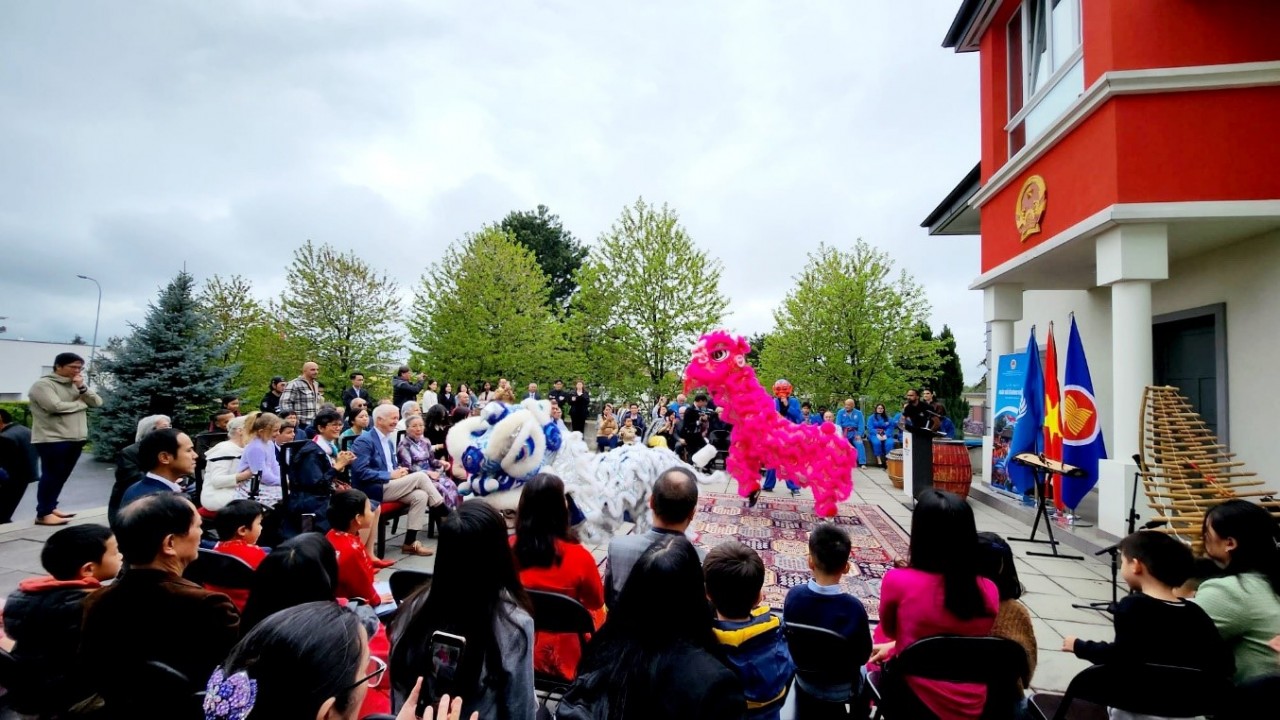 Lễ kỷ niệm ngày Giỗ tổ Hùng Vương tại Geneva, Thuỵ Sỹ Lễ kỷ niệm ngày Giỗ tổ Hùng Vương tại Geneva, Thuỵ Sỹ