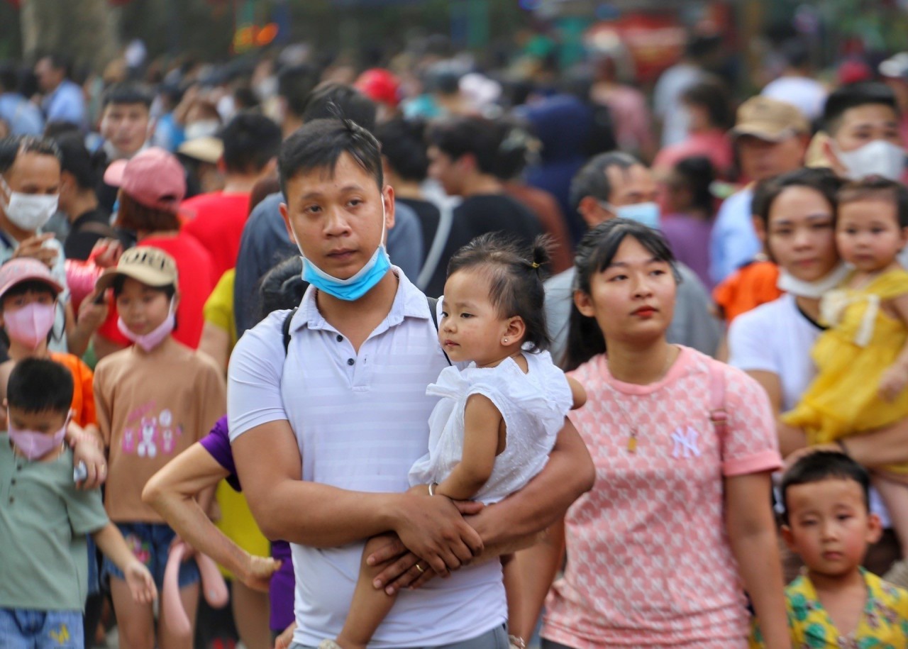 Dịp nghỉ lễ 30/4-1/5, công viên Thủ Lệ thu hút hàng nghìn lượt khách/ngày