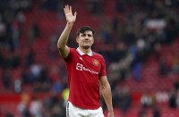 Vào sân từ phút 86, Maguire không được trao băng đội trưởng Man Utd