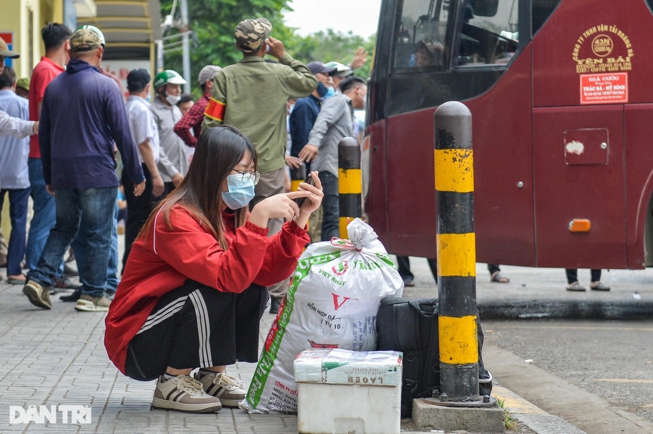 Ngày cuối kỳ nghỉ lễ 30/4 1/5, người dân tấp nập trở về Hà Nội