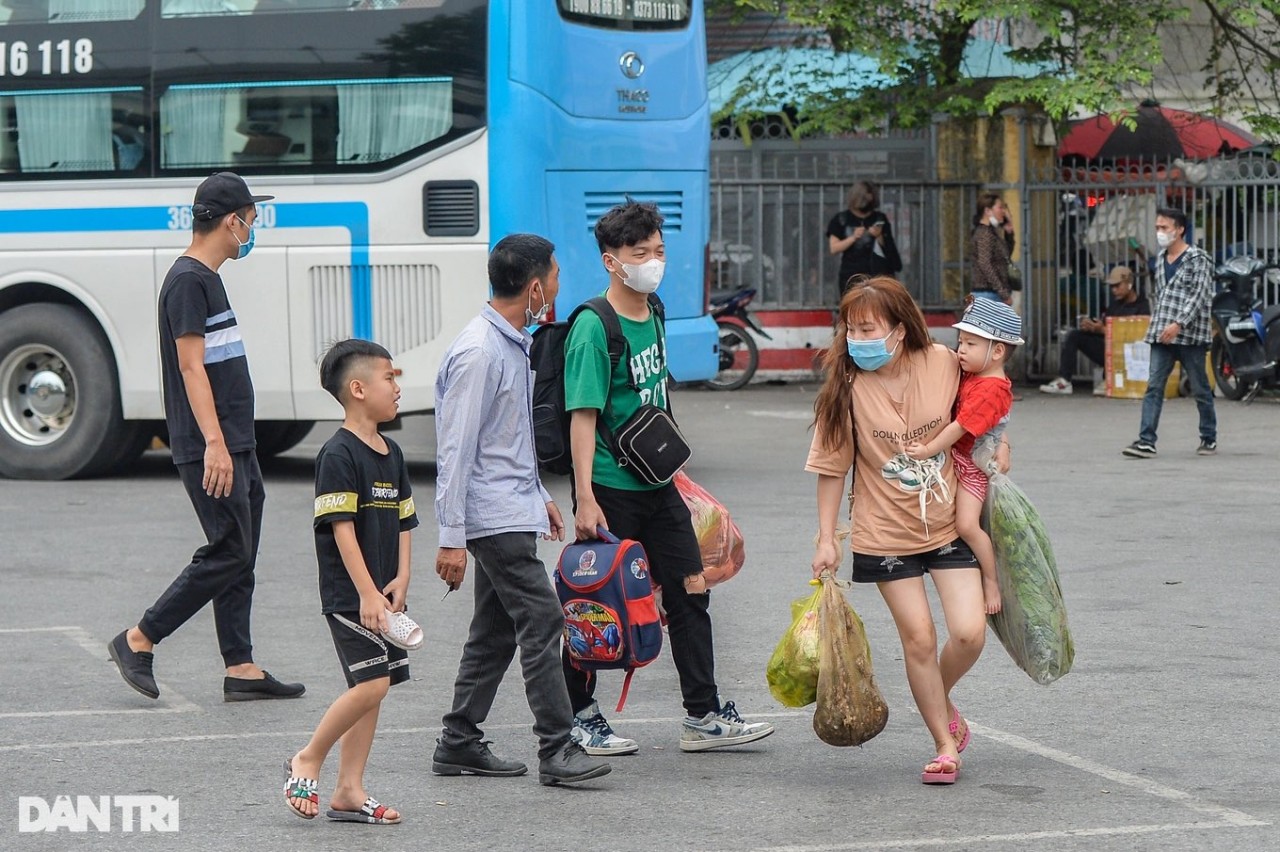 Ngày cuối kỳ nghỉ lễ 30/4 1/5, người dân tấp nập trở về Hà Nội