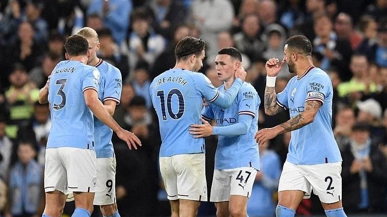 Erling Haaland lập kỷ lục ghi bàn, Man City trở lại dẫn đầu Ngoại hạng Anh