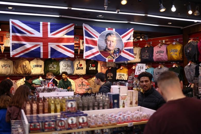 Cuộc đời của Vua Charles III: Từ hoàng tử bé đến ngai vàng