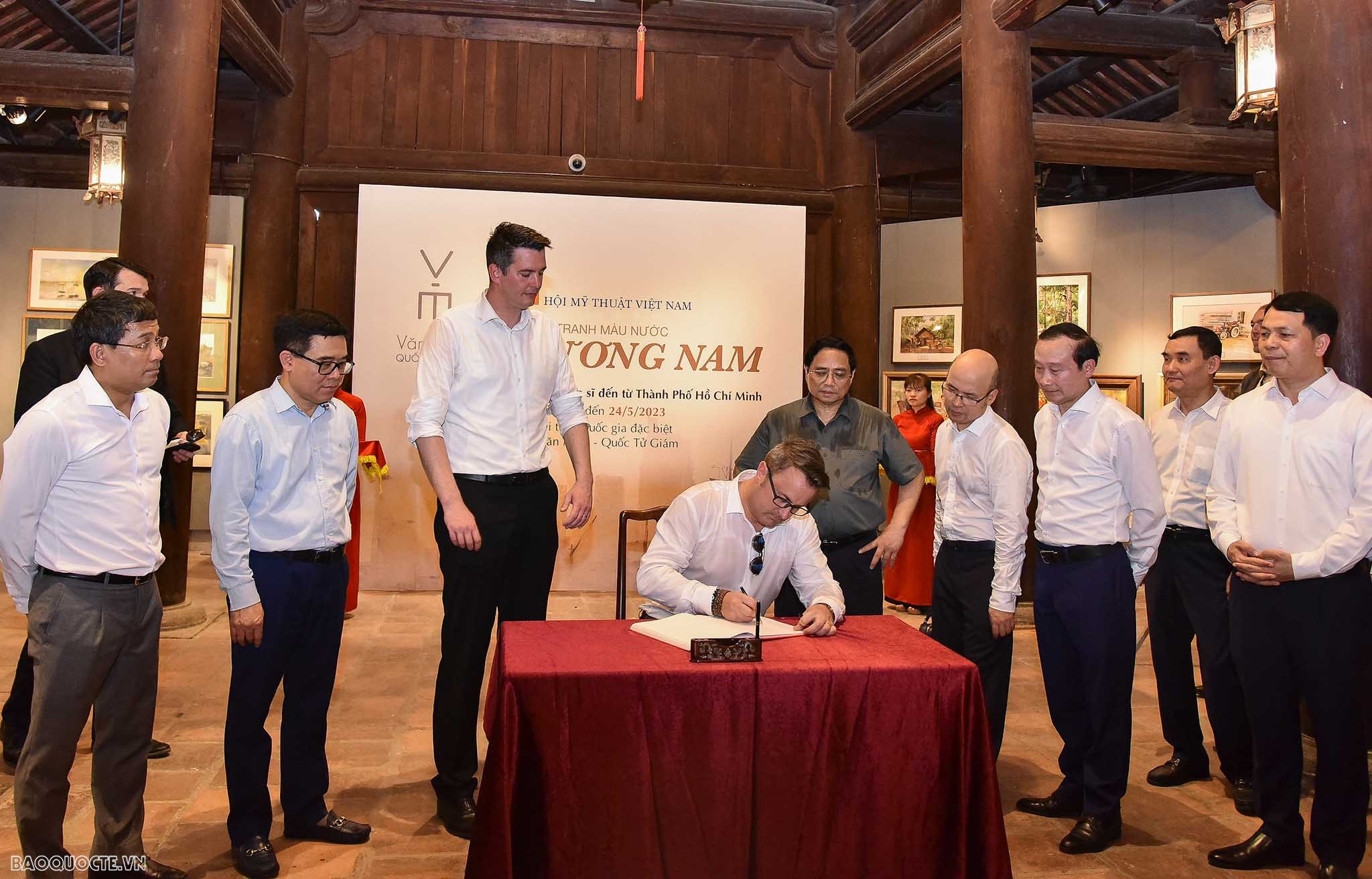 Hai Thủ tướng Việt Nam và Luxembourg thăm quan Văn Miếu-Quốc Tử Giám Hai Thủ tướng Việt Nam và Luxembourg thăm quan Văn Miếu-Quốc Tử Giám