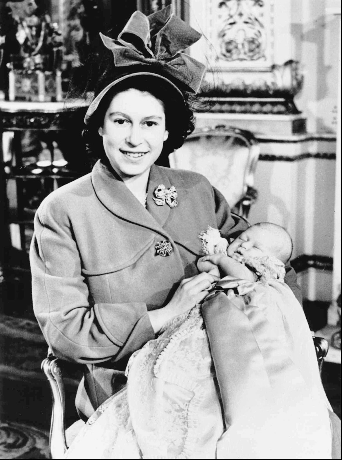 Cuộc đời của Vua Charles III: Từ hoàng tử bé đến ngai vàng