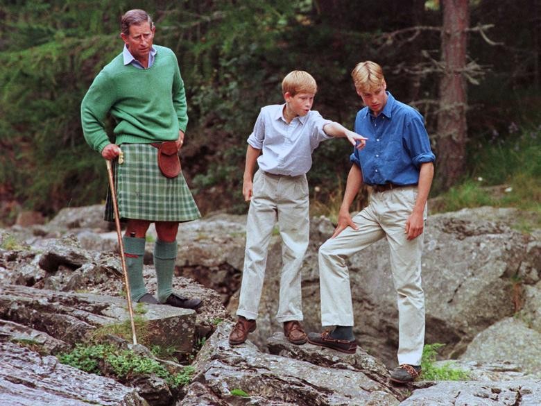 Cuộc đời của Vua Charles III: Từ hoàng tử bé đến ngai vàng