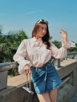 Đời thường năng động, sang chảnh của Lương Thùy Linh