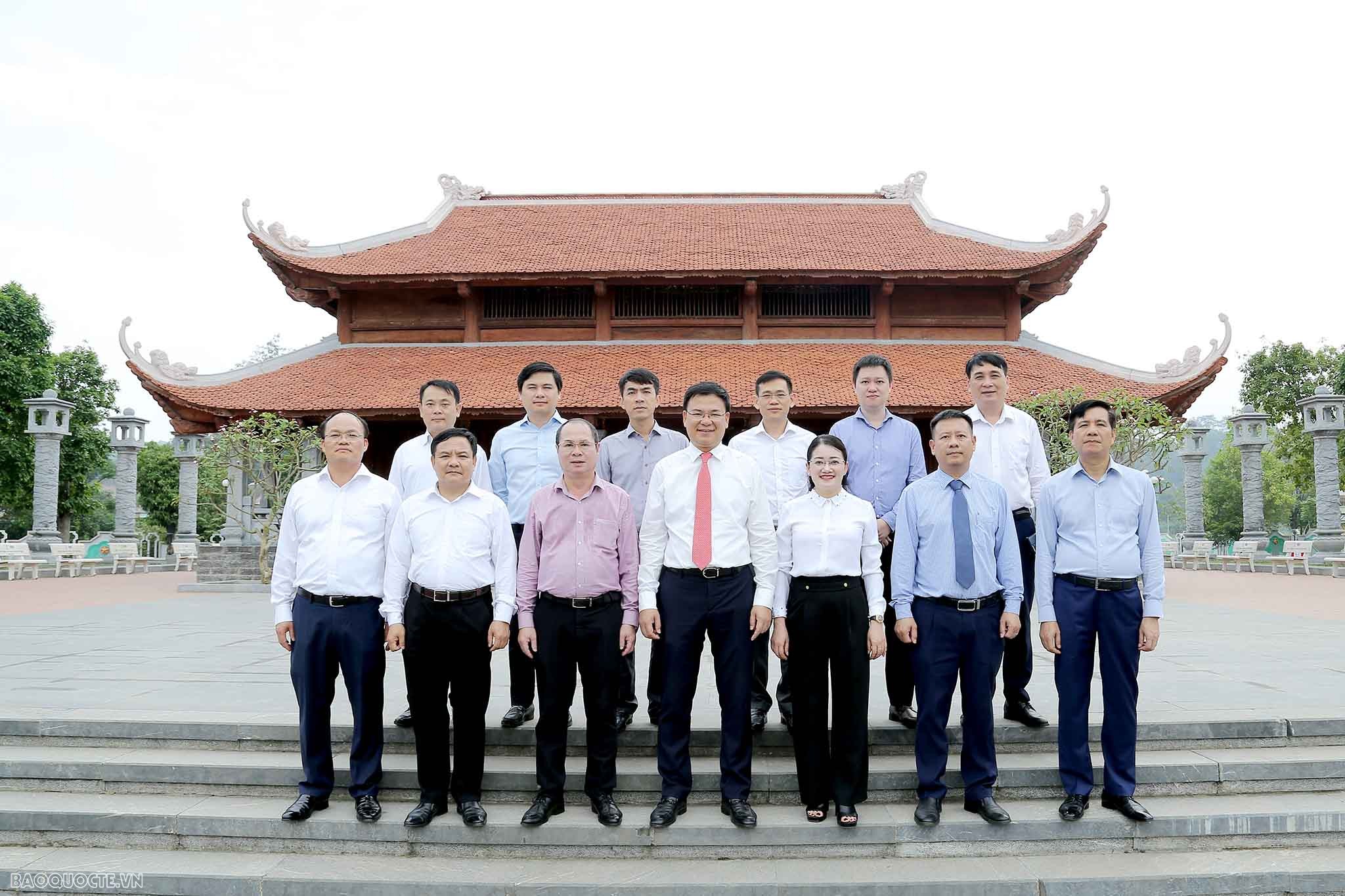 Đoàn Trưởng cơ quan đại diện Việt Nam ở nước ngoài làm việc tại tỉnh Tuyên Quang