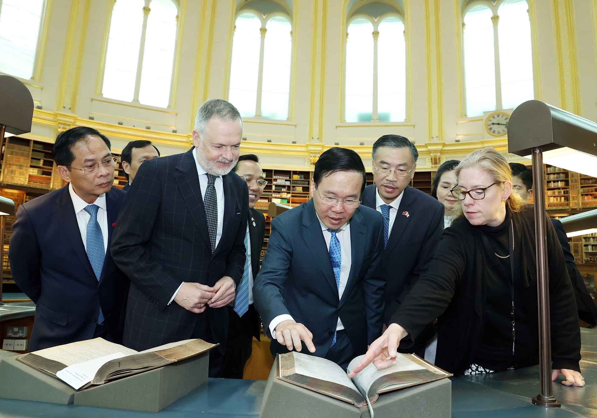 Chủ tịch nước Võ Văn Thưởng thăm Phòng đọc, nơi Karl Marx, Lenin cùng nhiều nhà tư tưởng lớn đã đến đọc và nghiên cứu. (Nguồn: TTXVN) Chủ tịch nước Võ Văn Thưởng thăm Phòng đọc, nơi Karl Marx, Lenin cùng nhiều nhà tư tưởng lớn đã đến đọc và nghiên cứu. (Nguồn: TTXVN)