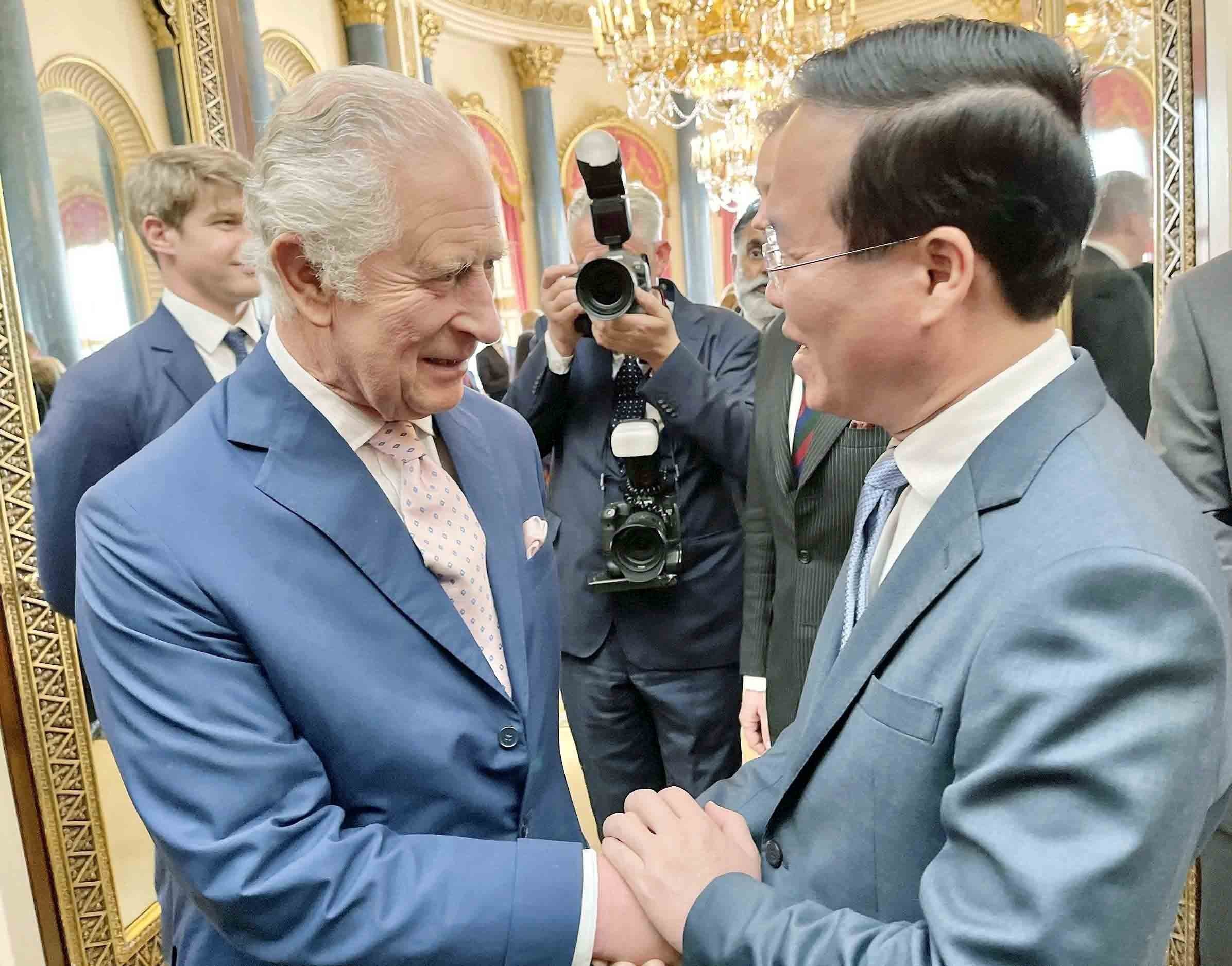 Chủ tịch nước Võ Văn Thưởng và Nhà vua Anh Charles III. Ảnh: TTXVN phát Chủ tịch nước Võ Văn Thưởng và Nhà vua Anh Charles III. Ảnh: TTXVN phát