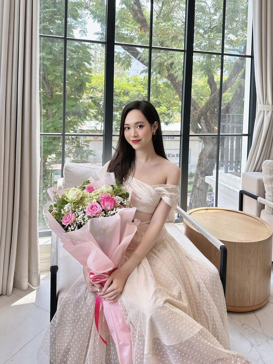 Á hậu Trịnh Thùy Linh