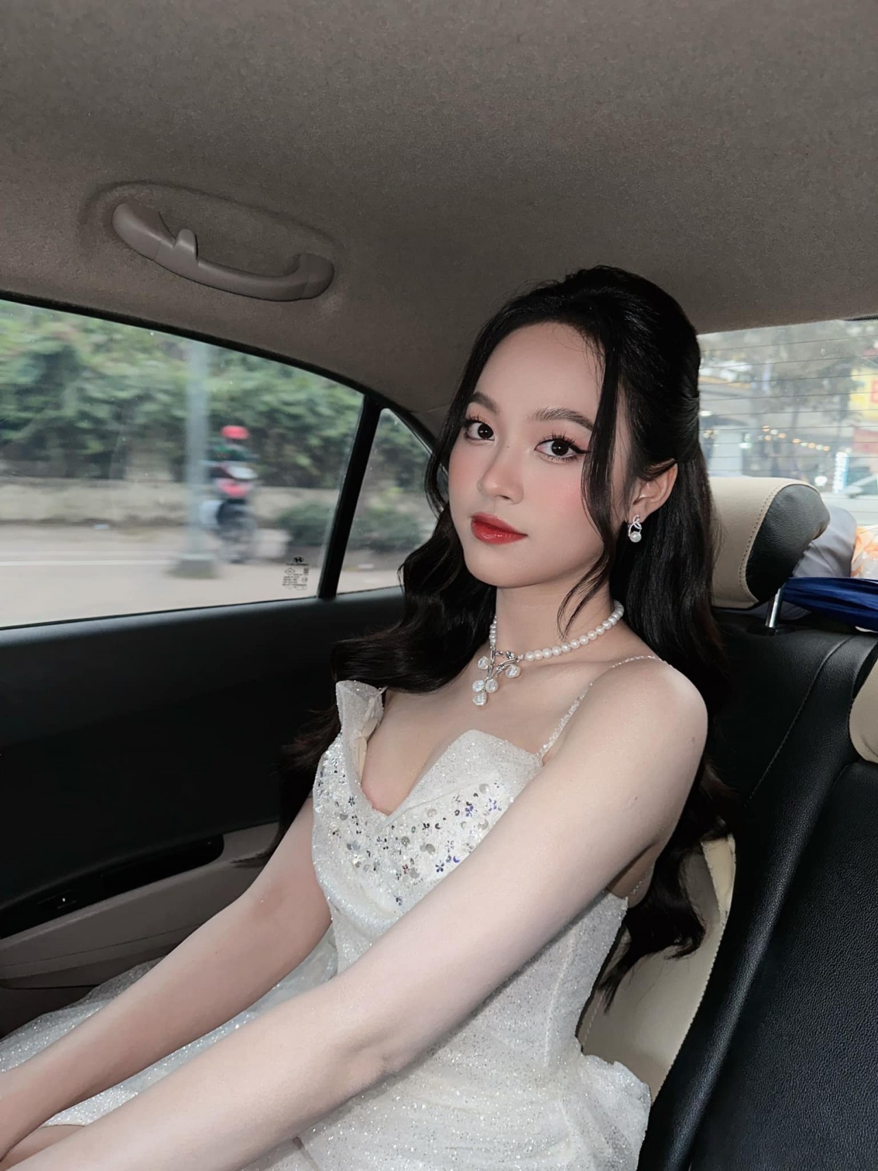 Á hậu Trịnh Thùy Linh