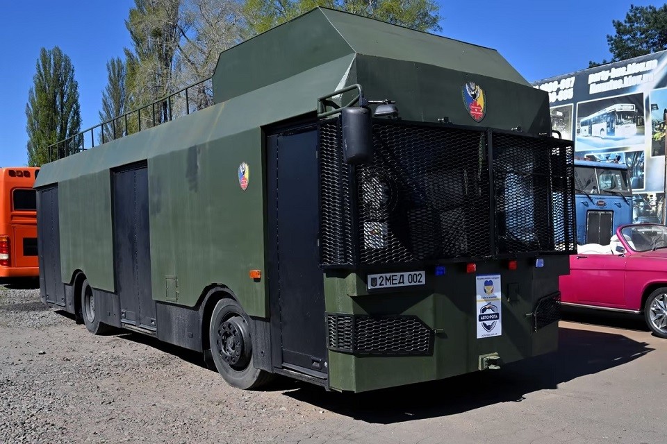 Ảnh ấn tượng tuần (1-7/5): Quân Ukraine bắn súng phóng lựu chống tăng, Điện Kremlin bị tấn công, du khách ‘đổ xô’ xem UAV chiến đấu của Thổ Nhĩ Kỳ