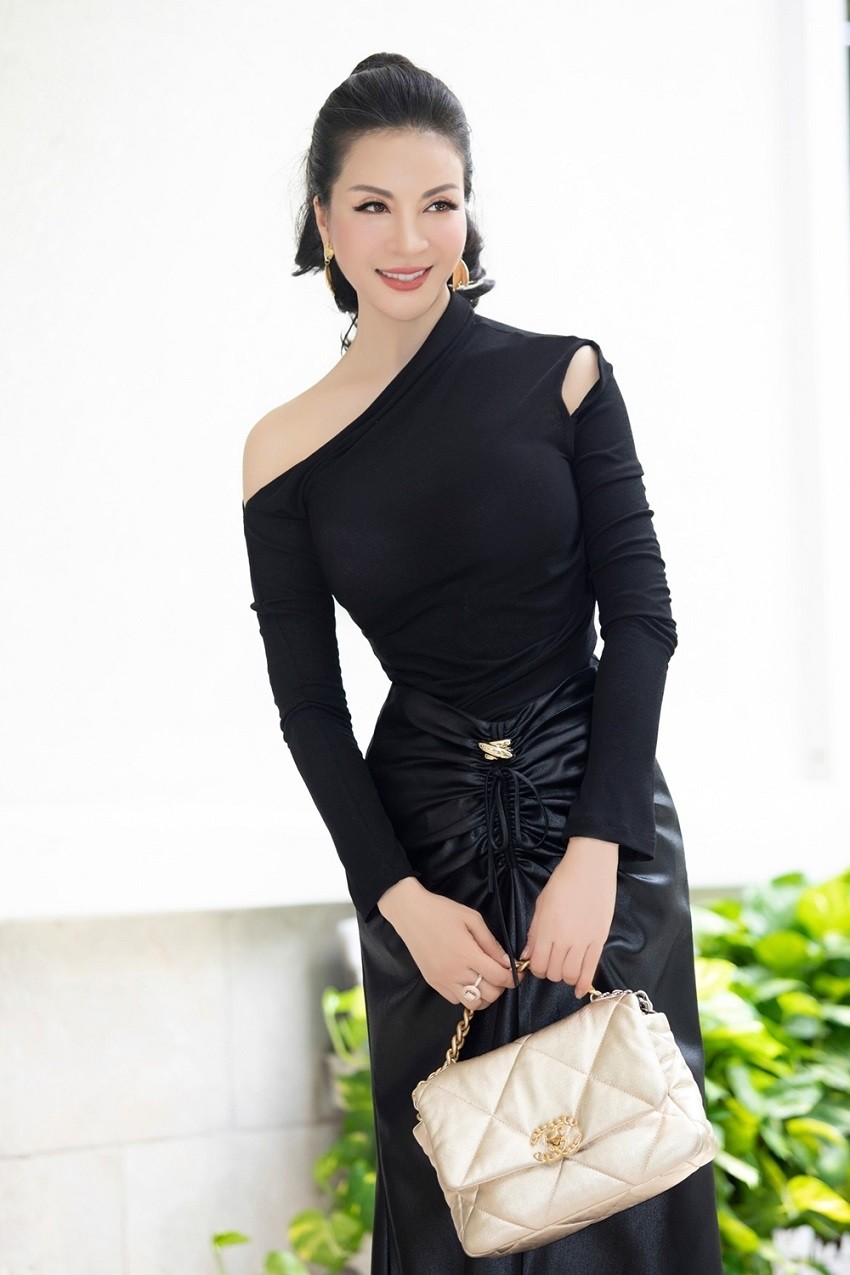 MC Thanh Mai chia sẻ bí quyết mặc đẹp, nổi bật vòng eo nhỏ, thanh lịch và sang trọng