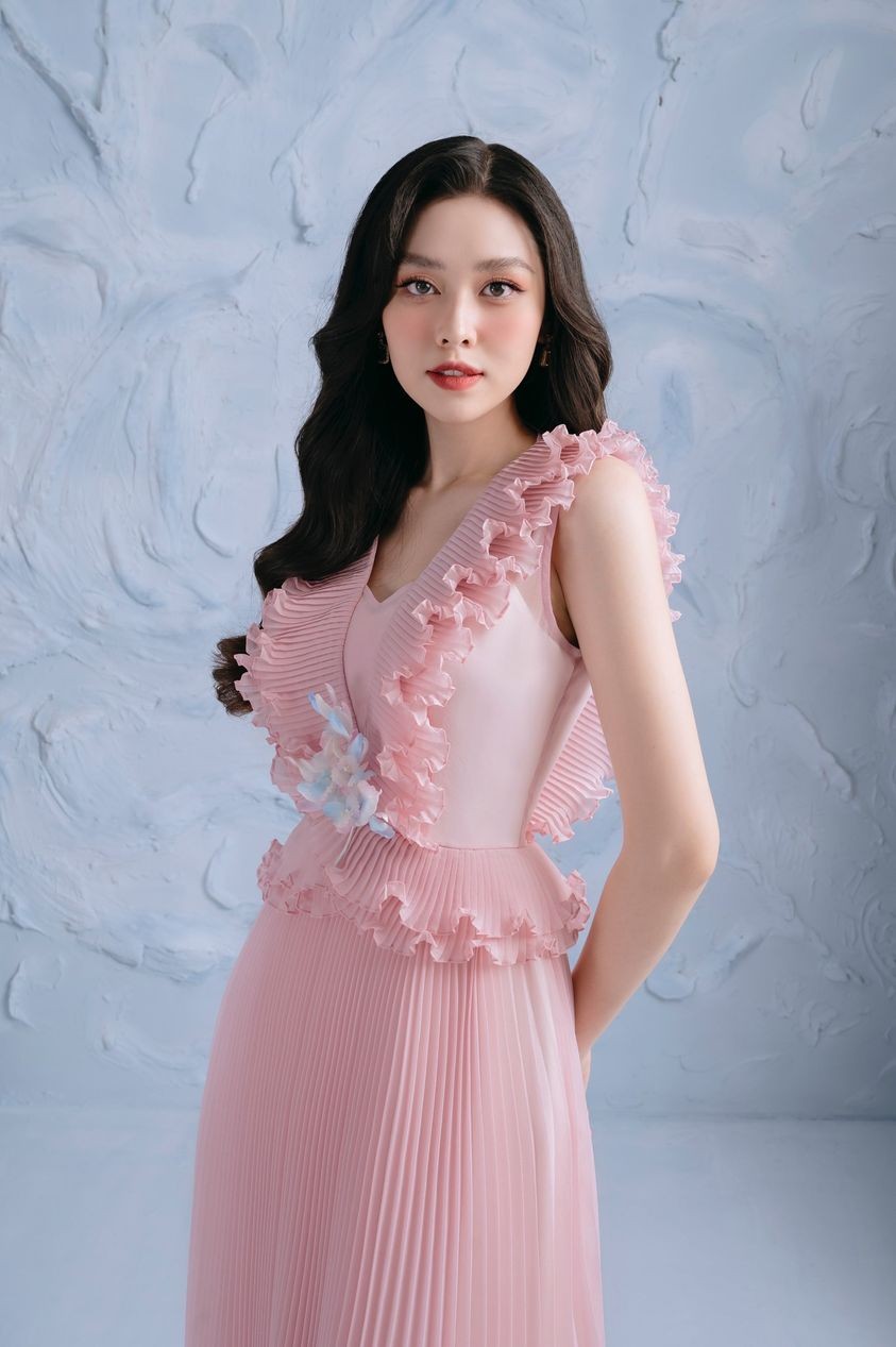 Á hậu Tường San đẹp xuất sắc trong...