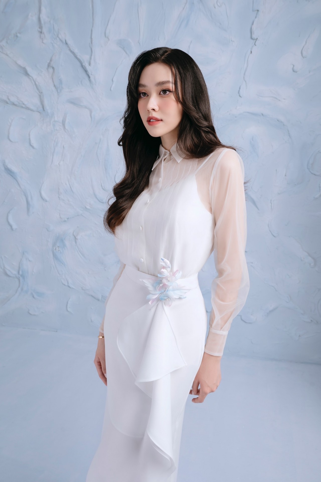 Á hậu Tường San đẹp xuất sắc trong...