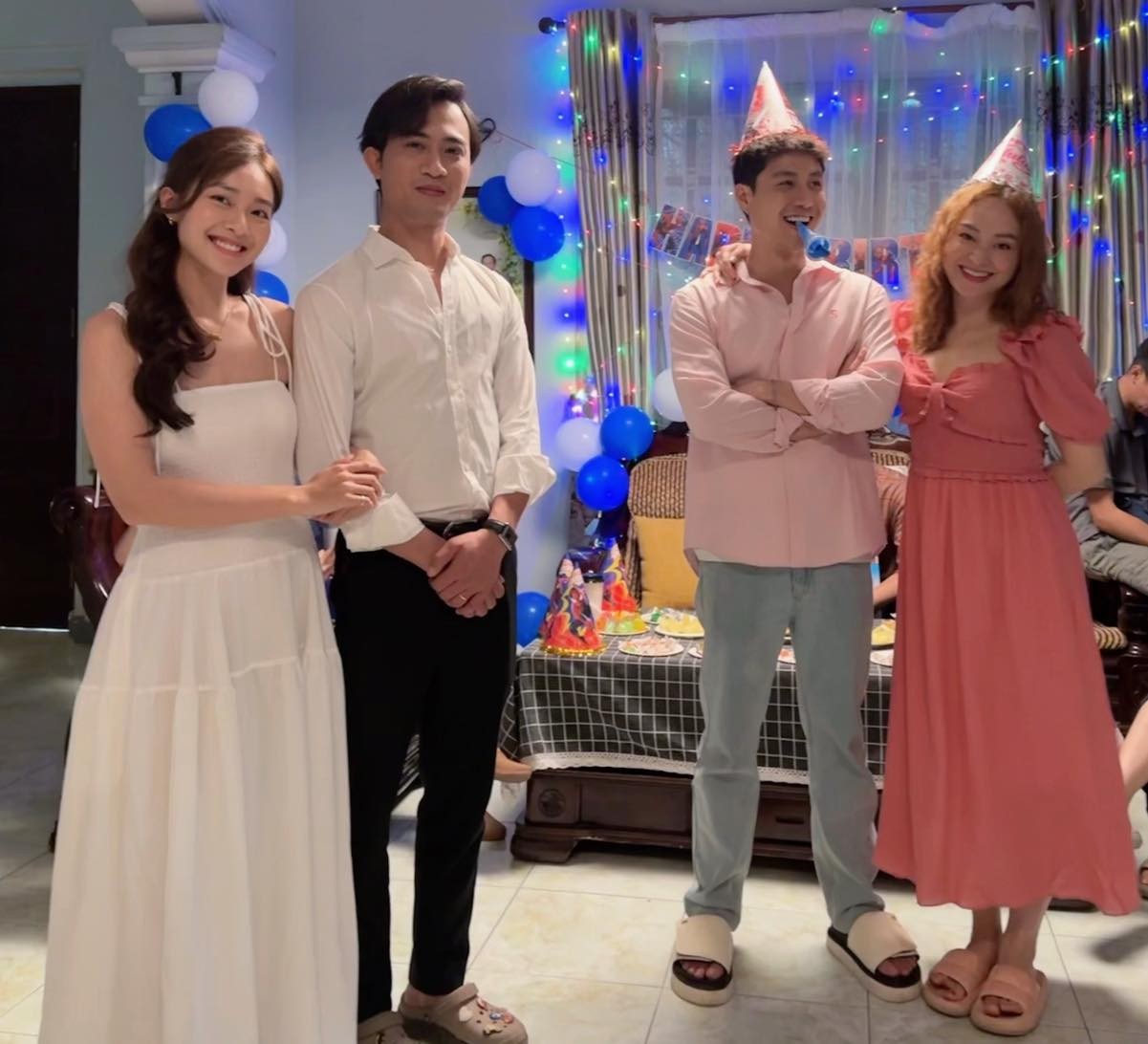 Soi hậu trường hài hước, đáng yêu phim Gia đình mình vui bất thình lình Soi hậu trường hài hước, đáng yêu phim Gia đình mình vui bất thình lình