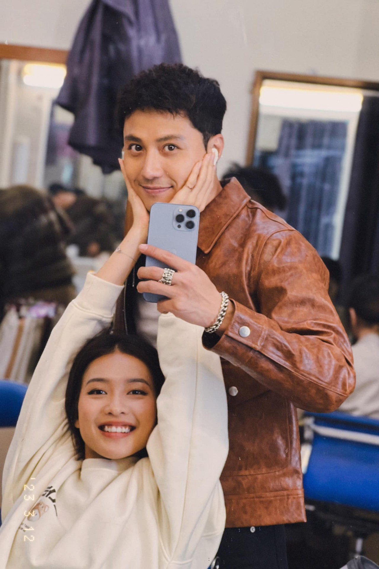 Soi hậu trường hài hước, đáng yêu phim Gia đình mình vui bất thình lình Soi hậu trường hài hước, đáng yêu phim Gia đình mình vui bất thình lình