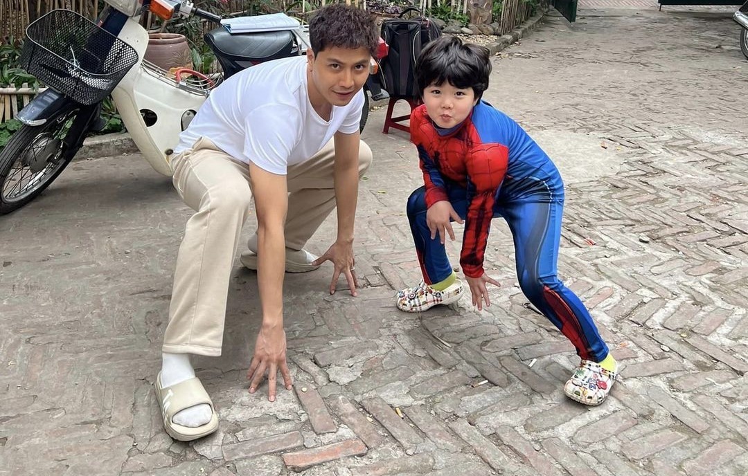 Soi hậu trường hài hước, đáng yêu phim Gia đình mình vui bất thình lình Soi hậu trường hài hước, đáng yêu phim Gia đình mình vui bất thình lình