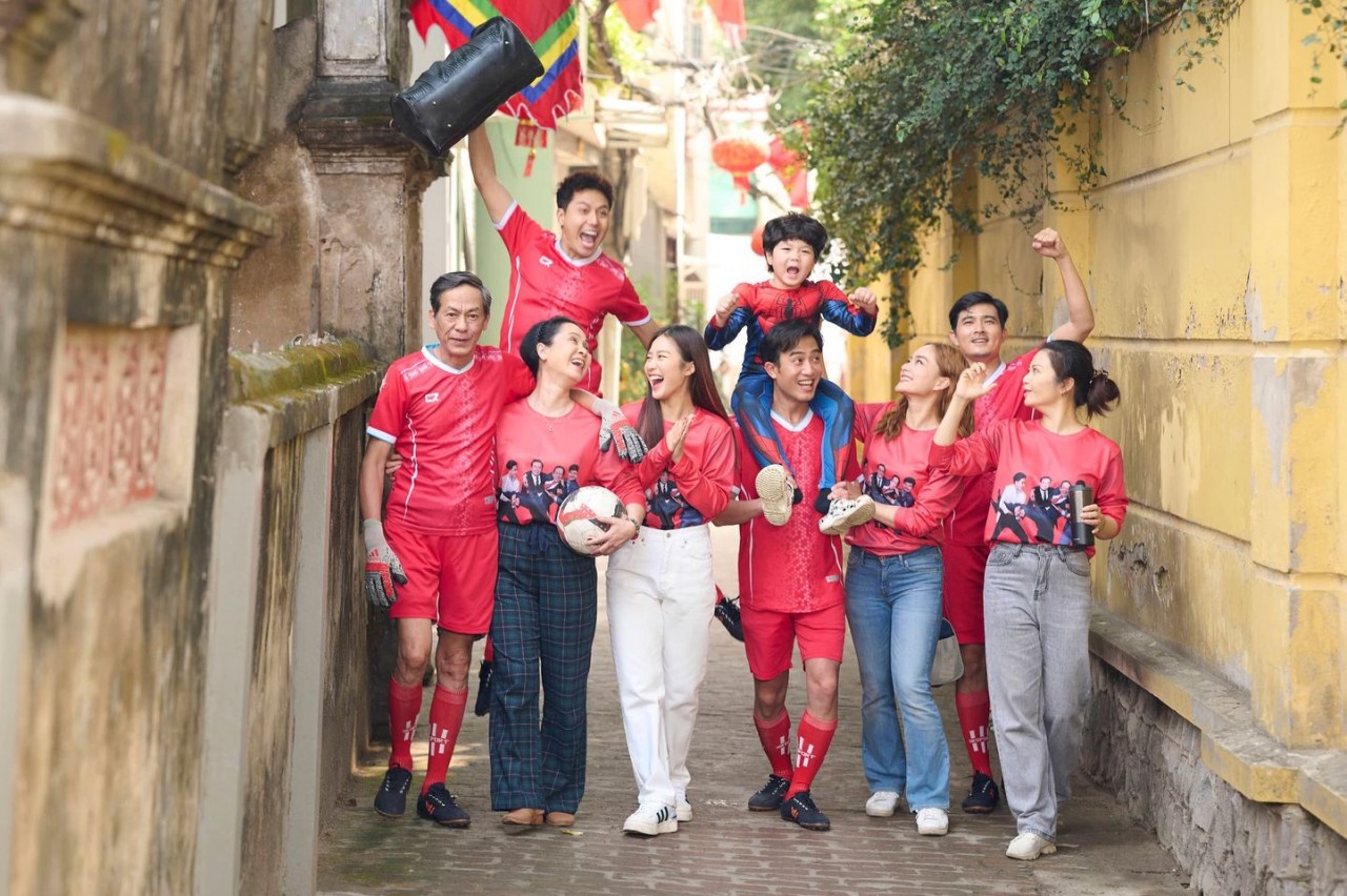 Soi hậu trường hài hước, đáng yêu phim Gia đình mình vui bất thình lình Soi hậu trường hài hước, đáng yêu phim Gia đình mình vui bất thình lình