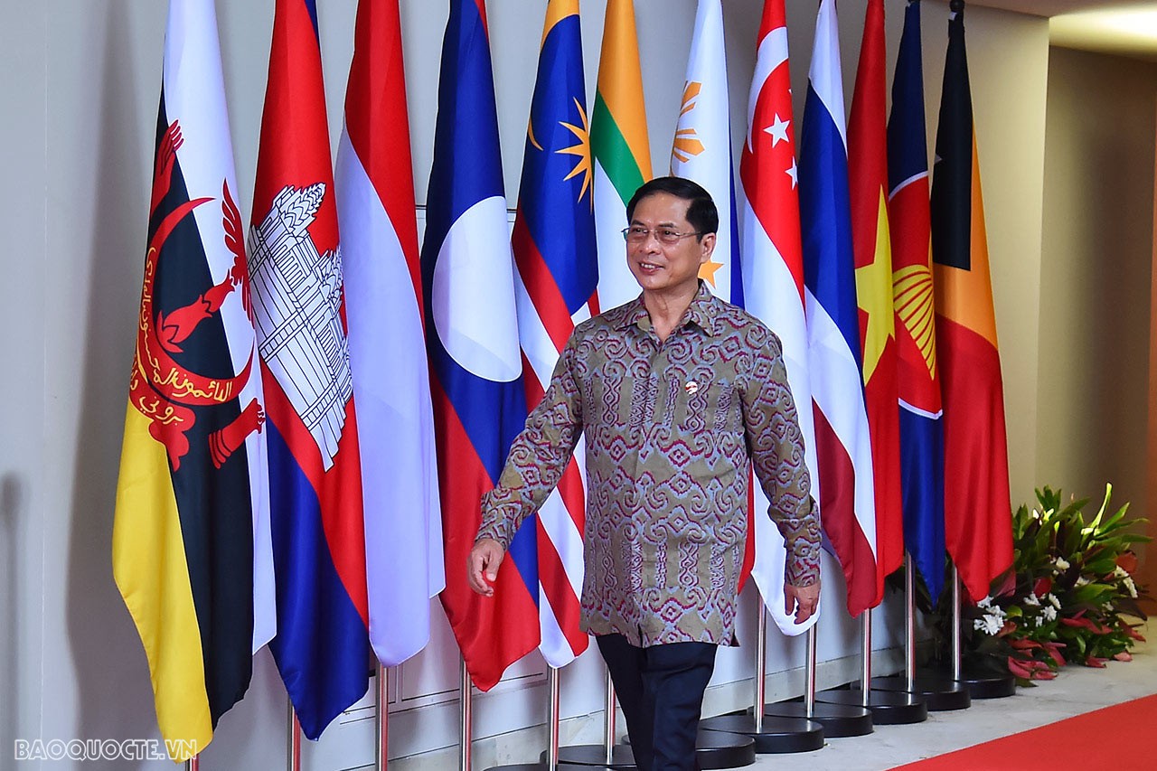 ASEAN 42: Bộ trưởng Ngoại giao Bùi Thanh Sơn dự Hội nghị Bộ trưởng Ngoại giao ASEAN