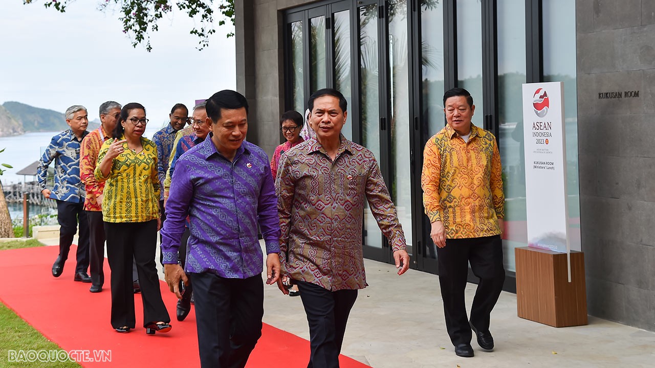ASEAN 42: Bộ trưởng Ngoại giao Bùi Thanh Sơn dự Hội nghị Bộ trưởng Ngoại giao ASEAN