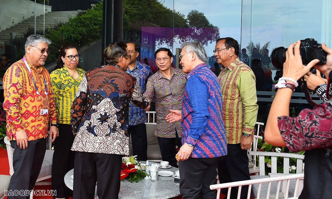 ASEAN 42: Các Bộ trưởng Ngoại giao ASEAN họp trù bị cho Hội nghị Cấp cao