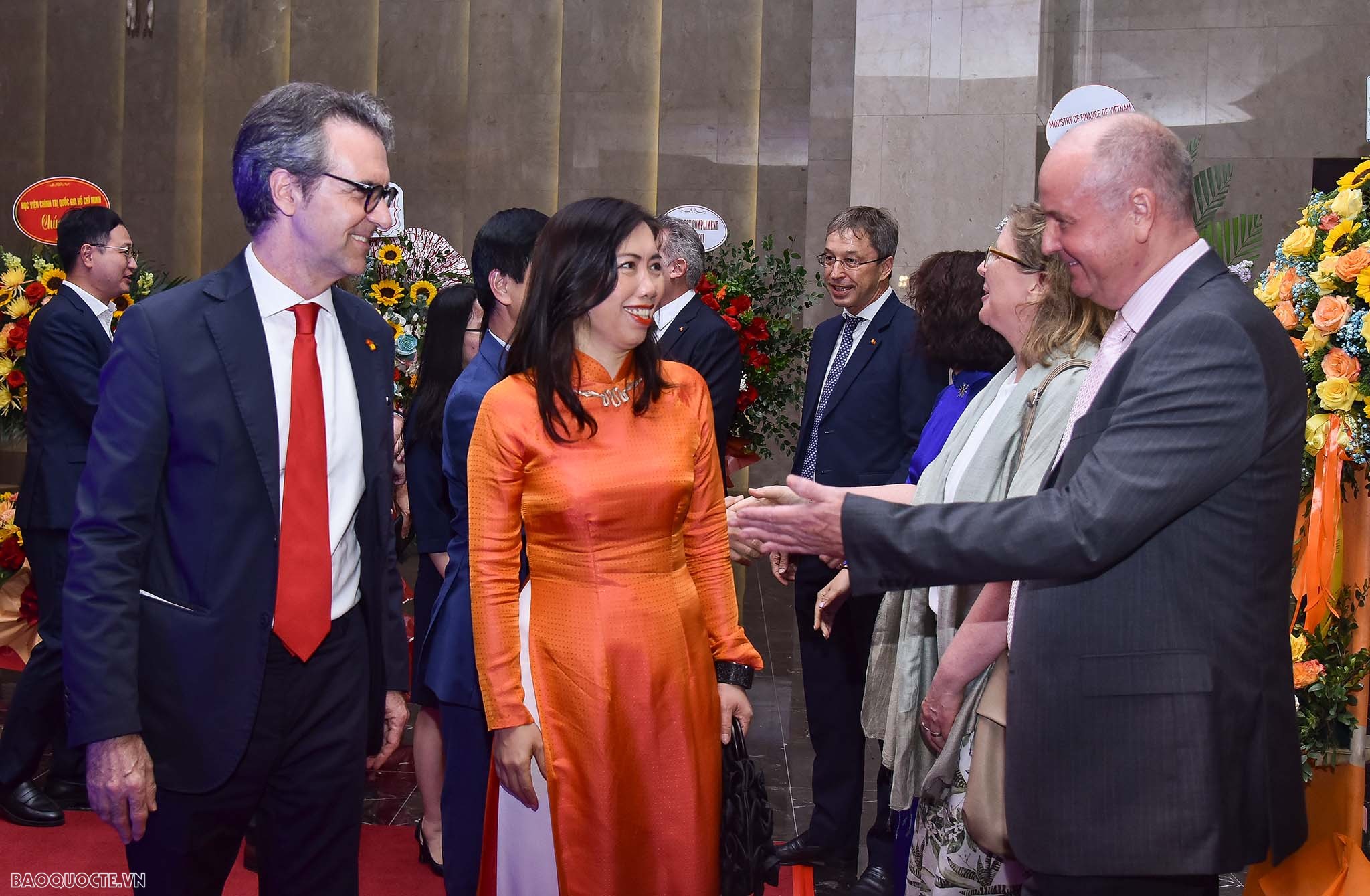 Người châu Âu yêu Việt Nam và người Việt Nam yêu châu Âu