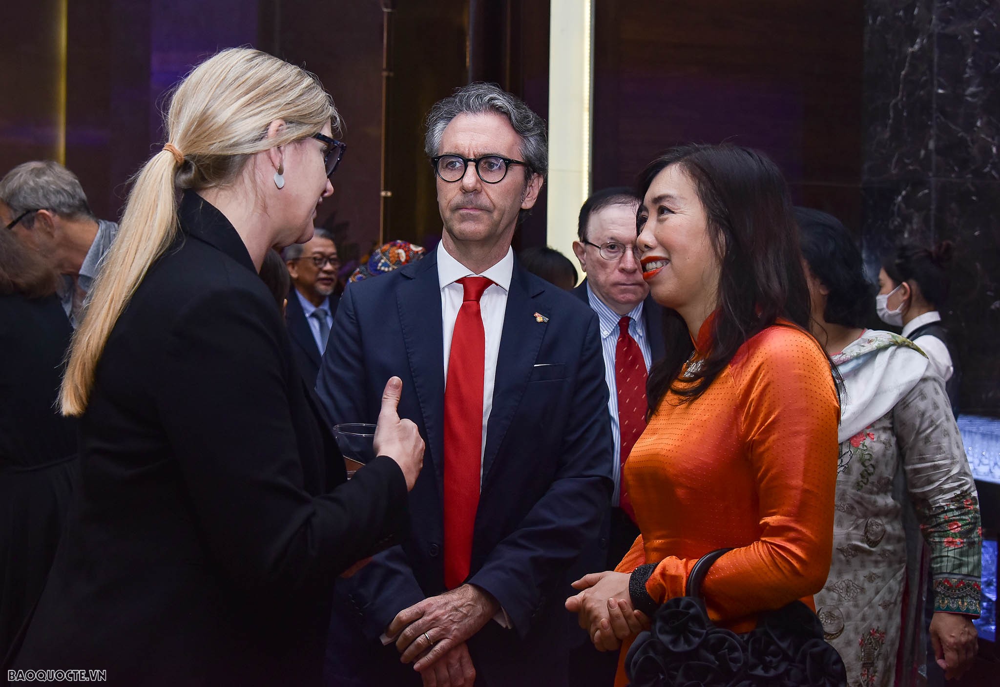 Người châu Âu yêu Việt Nam và người Việt Nam yêu châu Âu