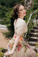 Sao Việt: Lý Nhã Kỳ đẹp kiêu sa, Quốc Trường đăng ảnh tìm vợ