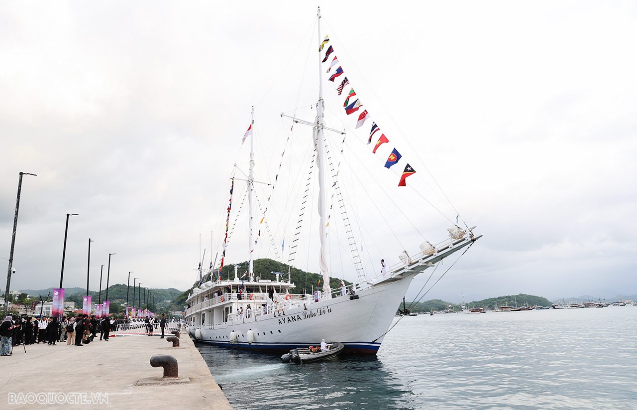 ASEAN 42: Tổng thống Indonesia mời các nhà lãnh đạo ASEAN ngắm hoàng hôn ở Labuan Bajo