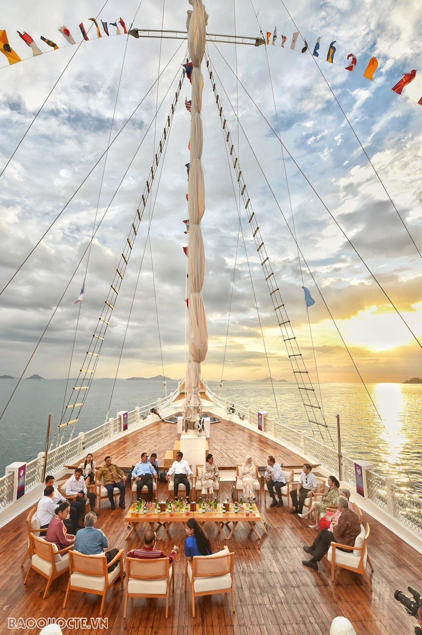 ASEAN 42: Tổng thống Indonesia mời các nhà lãnh đạo ASEAN ngắm hoàng hôn ở Labuan Bajo