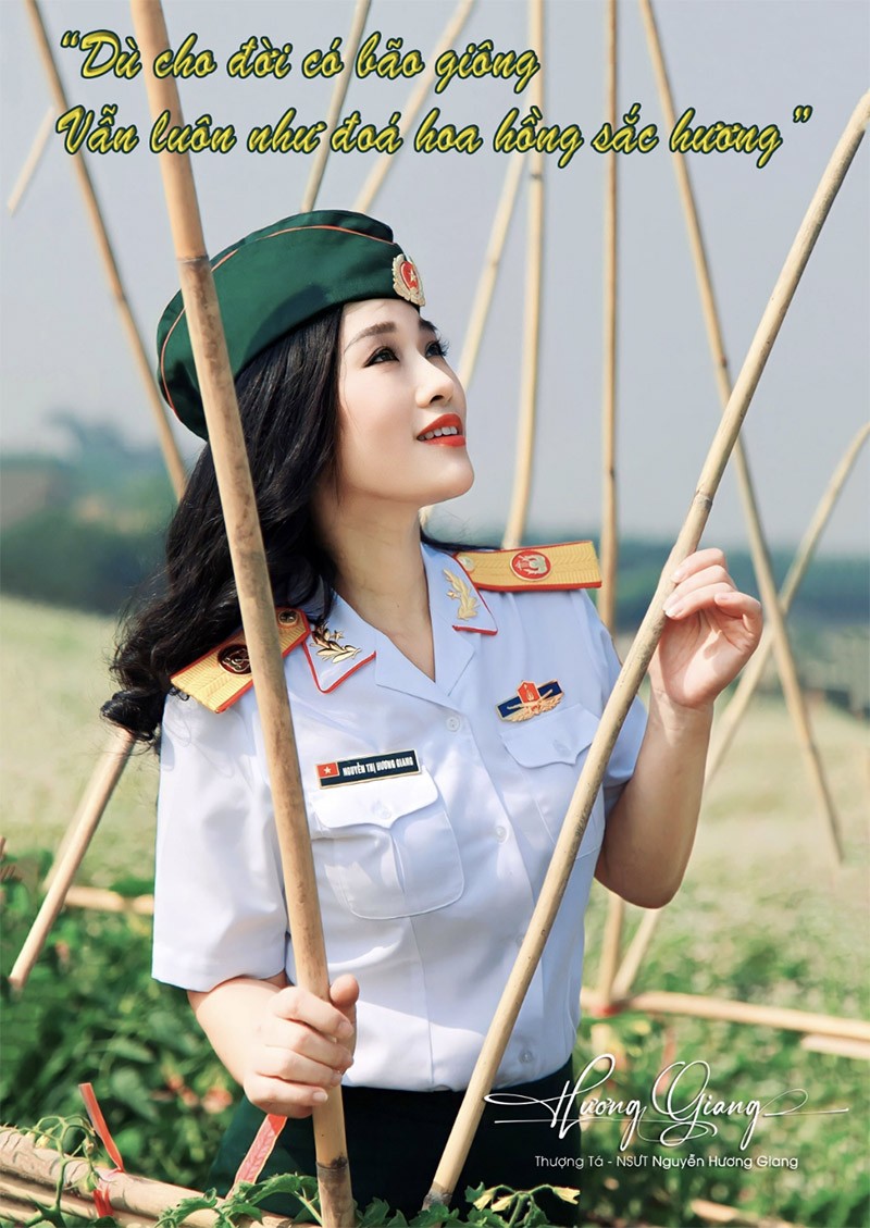 NSƯT Hương Giang được biết đến là “ca sĩ của thao trường” NSƯT Hương Giang được biết đến là “ca sĩ của thao trường”