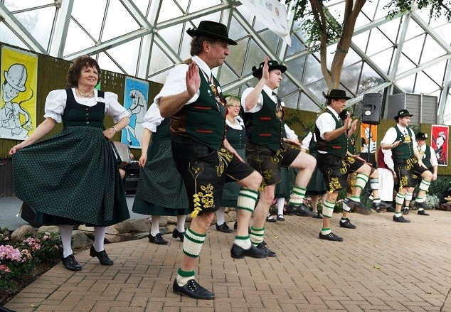 Hòa mình trong cuộc phiêu lưu đa giác quan tại 'Ngôi làng châu Âu' 2023 Hòa mình trong cuộc phiêu lưu đa giác quan tại 'Ngôi làng châu Âu' 2023