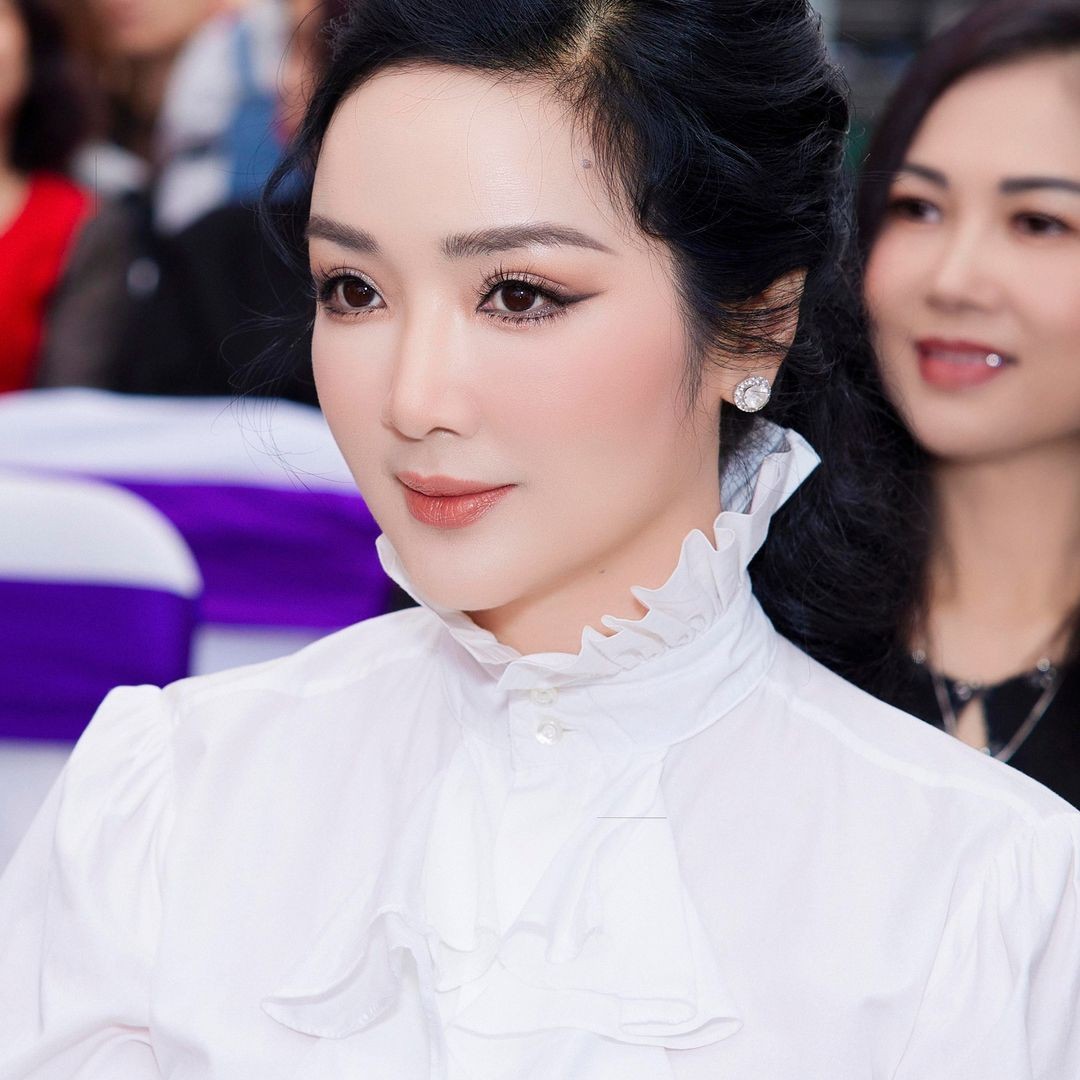 Hoa hậu Giáng My đẹp không tì vết