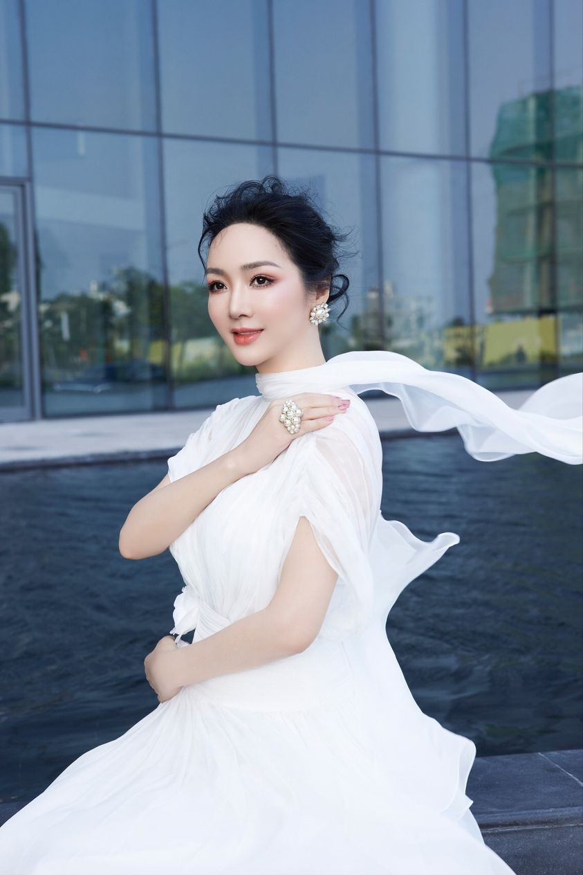 Hoa hậu Giáng My đẹp không tì vết