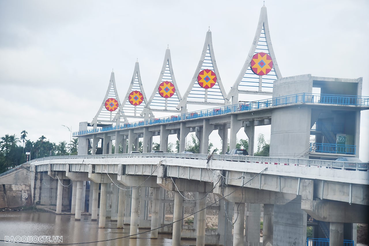 Đoàn công tác của Chính phủ làm việc với Kon Tum về tình hình sản xuất kinh doanh, đầu tư công, xây dựng hạ tầng