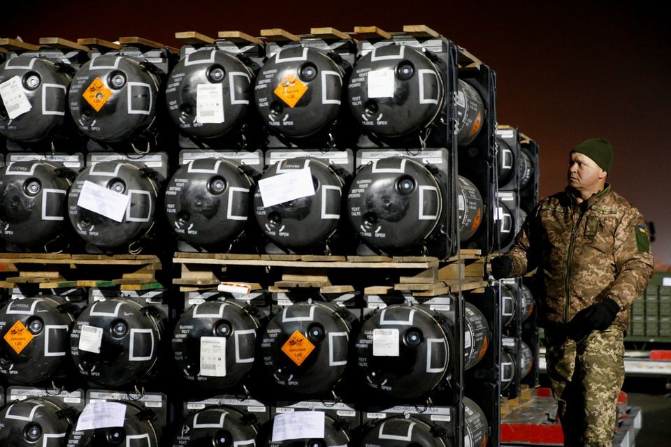 viện trợ vũ khí cho Ukraine viện trợ vũ khí cho Ukraine