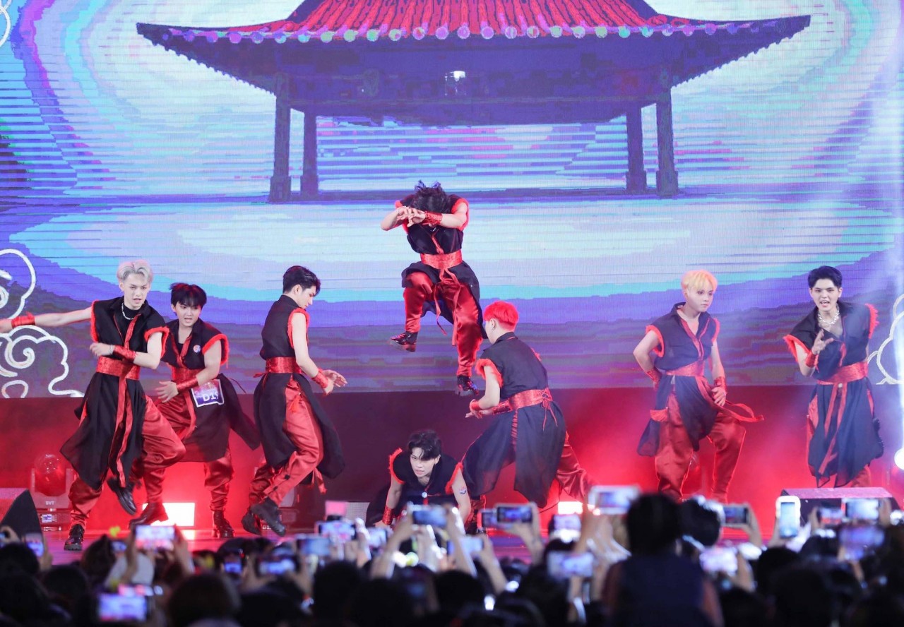 Không khí sôi động tại cuộc thi Hát và nhảy cover K-pop