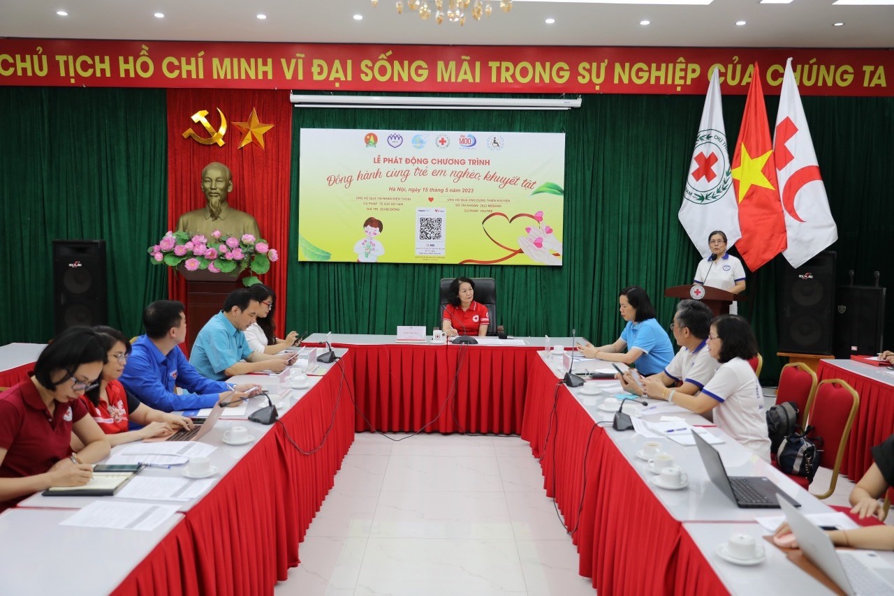 Phát động Chiến dịch quyên góp gây quỹ 'Đồng hành cùng trẻ em nghèo, khuyết tật' Phát động Chiến dịch quyên góp gây quỹ 'Đồng hành cùng trẻ em nghèo, khuyết tật'