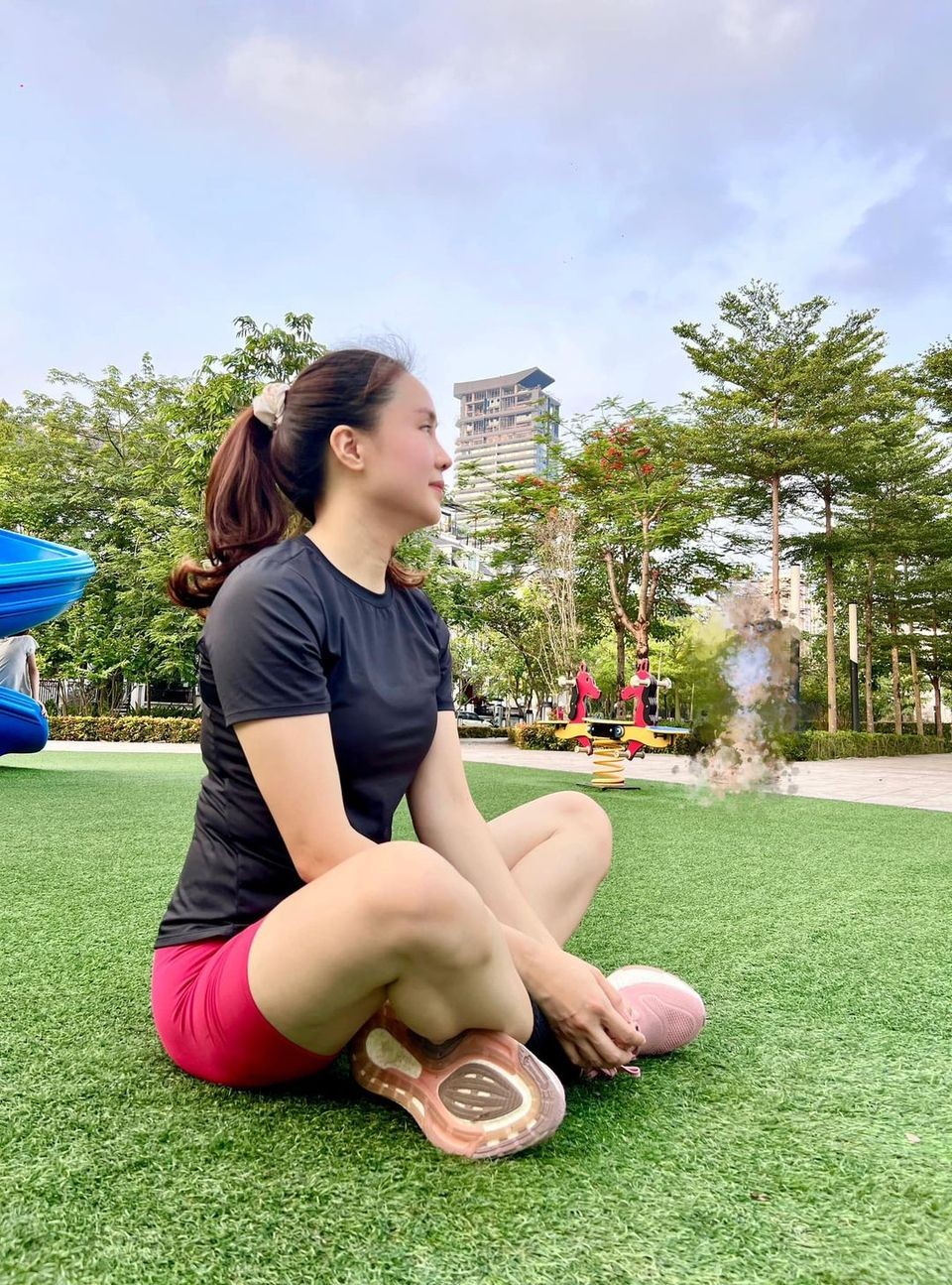 Hồng Diễm khỏe khoắn, trẻ trung khi mặc áo thun. Hồng Diễm khỏe khoắn, trẻ trung khi mặc áo thun.