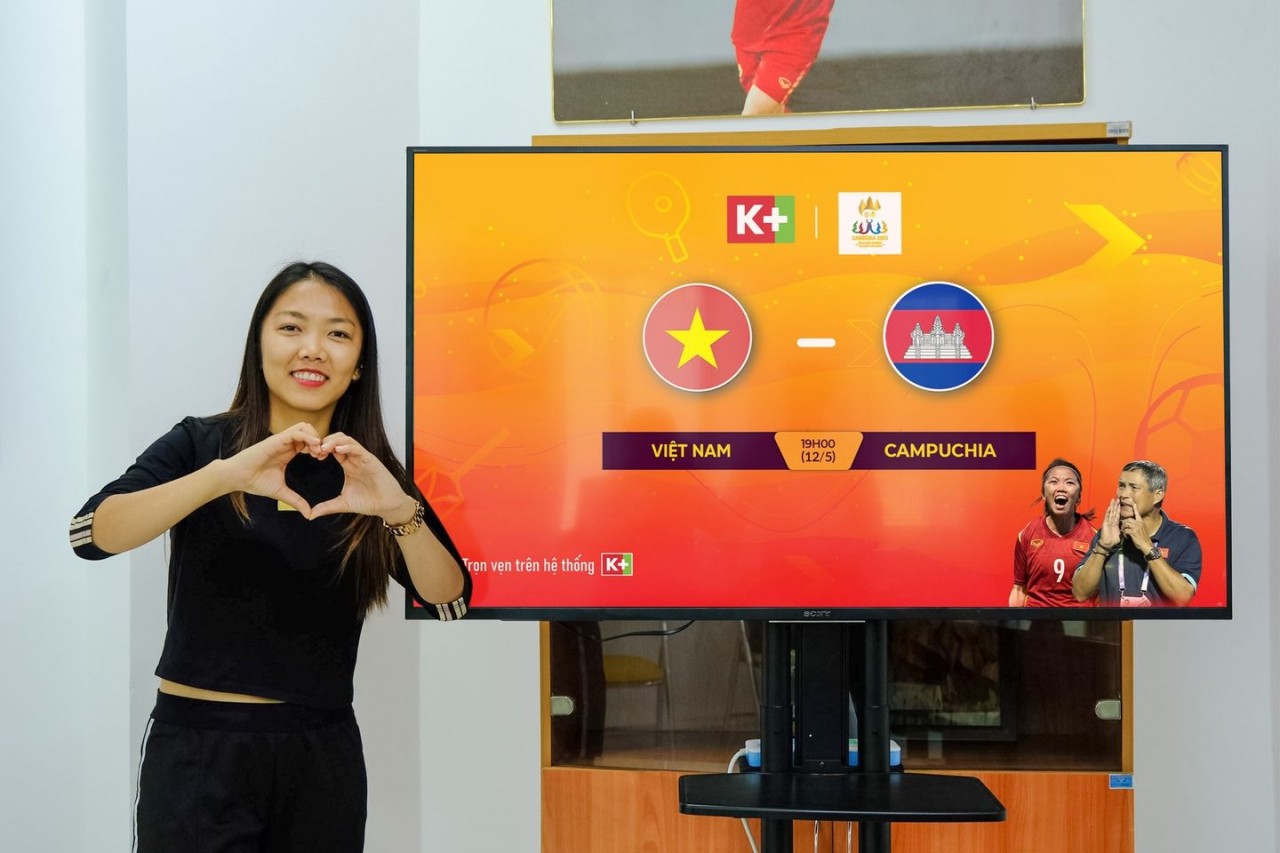 Khoảnh khắc ngoài sân cỏ của tiền đạo Huỳnh Như