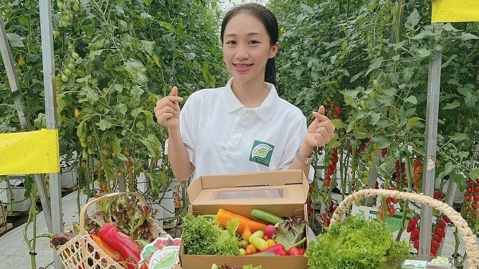 9x quyet bo viec luong cao ve que lap kenh tiktok nong san da lat thu hut hang trieu luot thich