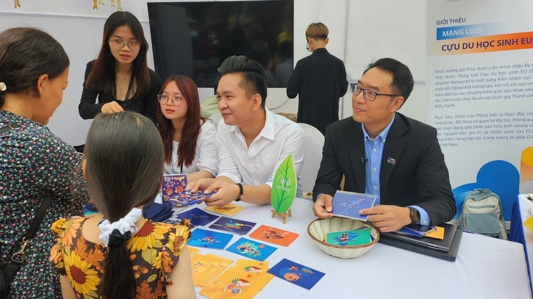 Khám phá châu Âu độc đáo qua mạng lưới cựu du học sinh EU Khám phá châu Âu độc đáo qua mạng lưới cựu du học sinh EU