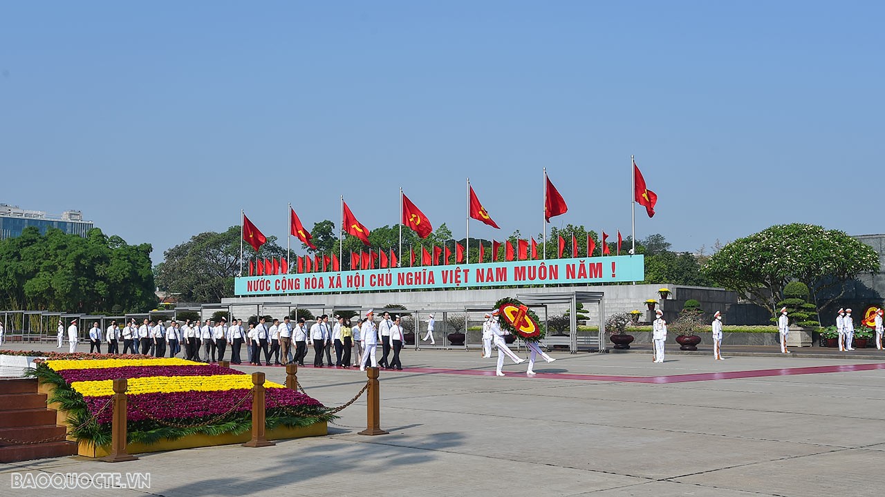 Lãnh đạo Bộ Ngoại giao vào Lăng viếng Bác nhân dịp kỷ niệm 133 năm Ngày sinh Chủ tịch Hồ Chí Minh Lãnh đạo Bộ Ngoại giao vào Lăng viếng Bác nhân dịp kỷ niệm 133 năm Ngày sinh Chủ tịch Hồ Chí Minh