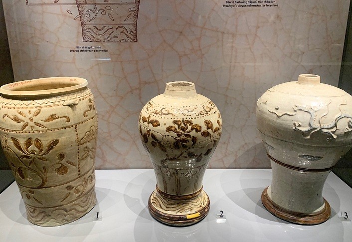 Chiêm ngưỡng bộ sưu tập hiện vật độc đáo, đặc sắc của gốm cổ Bát Tràng Chiêm ngưỡng bộ sưu tập hiện vật độc đáo, đặc sắc của gốm cổ Bát Tràng