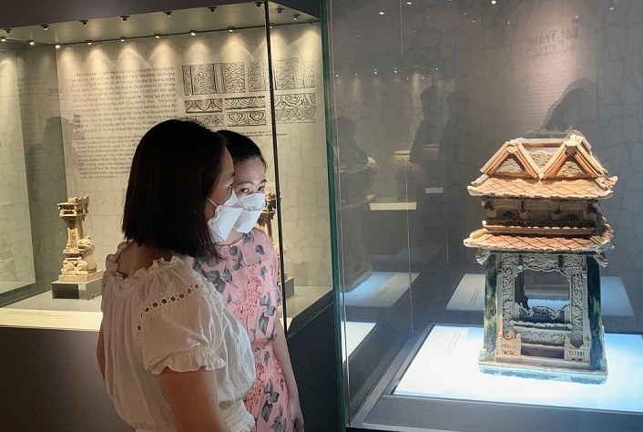 Chiêm ngưỡng bộ sưu tập hiện vật độc đáo, đặc sắc của gốm cổ Bát Tràng Chiêm ngưỡng bộ sưu tập hiện vật độc đáo, đặc sắc của gốm cổ Bát Tràng