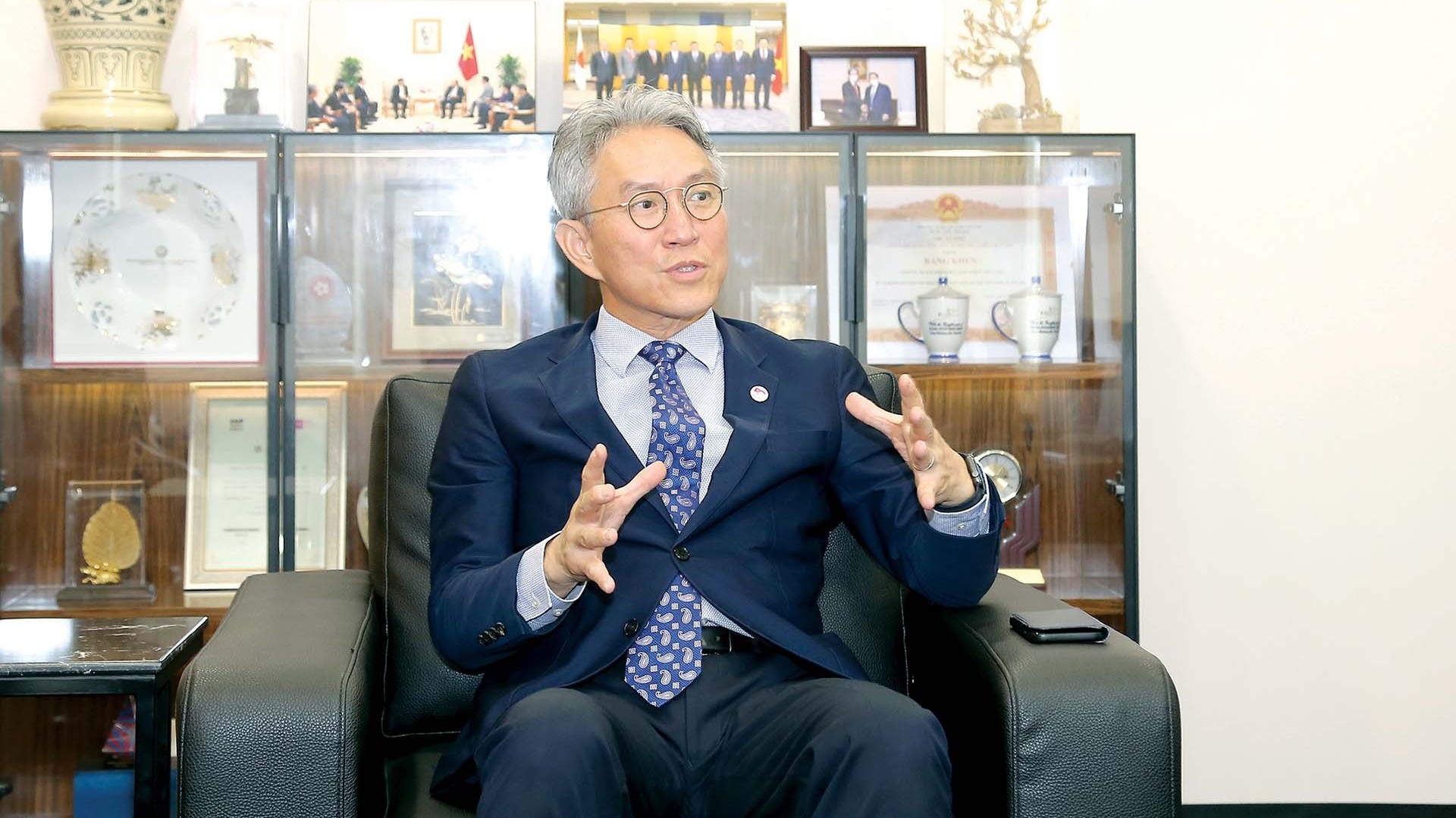 viet namnhat ban huong toi tuong lai tot dep gan bo va than thiet hon